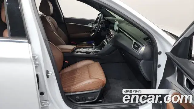 Genesis G70 2019 — Photo 16/33
