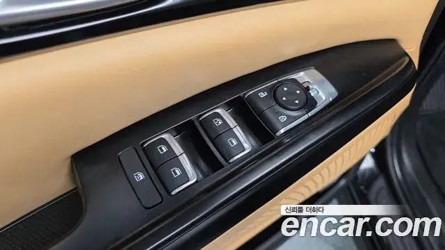 Kia Carnival 2022 — ფოტო 18/33