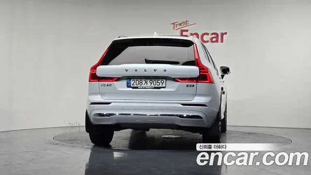 Volvo XC60 2022 — ფოტო 21/36