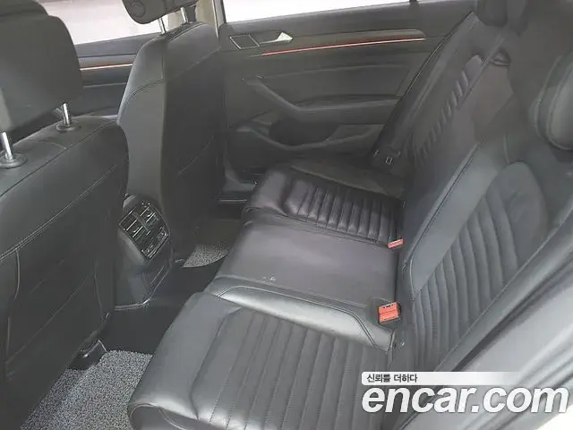 Volkswagen Passat GT 2018 — ფოტო 1/20