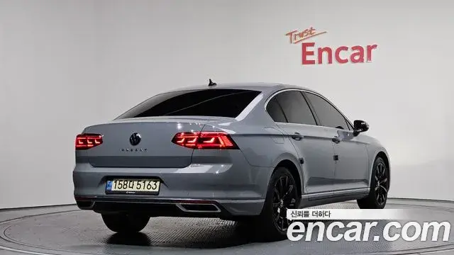 Volkswagen Passat GT 2022 — Photo 1/34