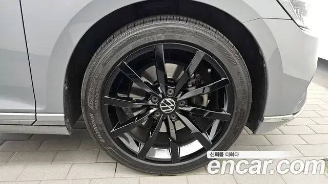 Volkswagen Passat GT 2022 — Photo 24/34