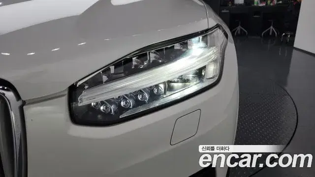 Volvo XC90 2019 — Photo 8/39