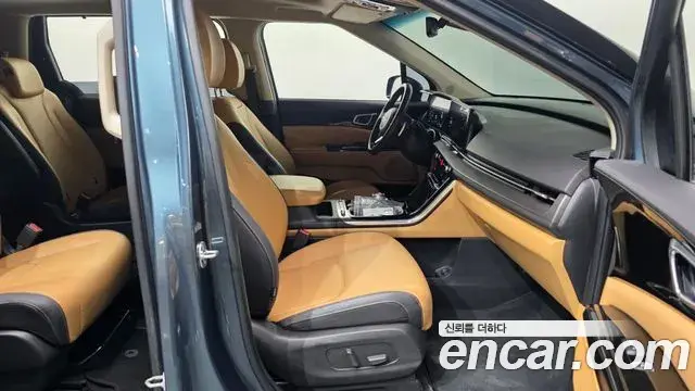 Kia Carnival 2022 — ფოტო 7/20