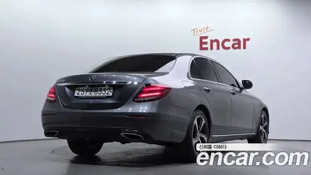 Mercedes-Benz E-Class 2019 — ფოტო 18/30