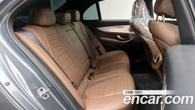 Mercedes-Benz E-Class 2019 — ფოტო 21/30