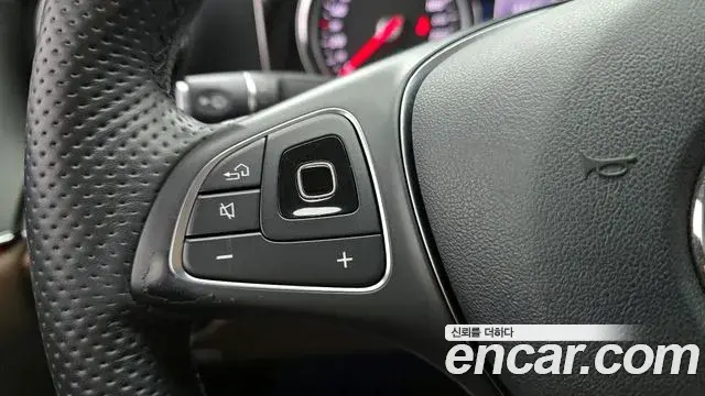 Mercedes-Benz E-Class 2018 — ფოტო 25/30