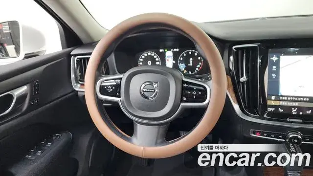 Volvo S60 2020 — Photo 18/36