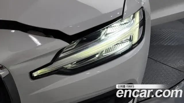 Volvo S60 2020 — Photo 9/36
