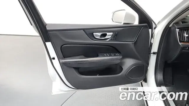 Volvo S60 2020 — Photo 26/36