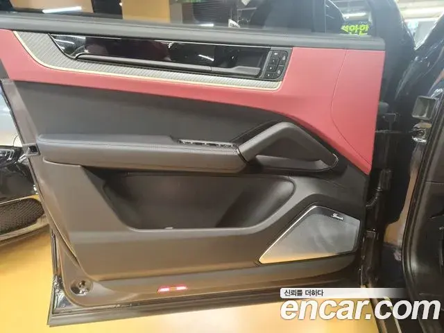 Porsche Cayenne 2025 — Photo 8/20