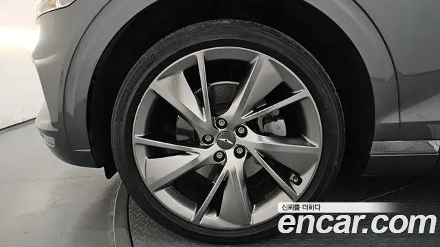 Genesis GV70 2021 — Photo 28/33