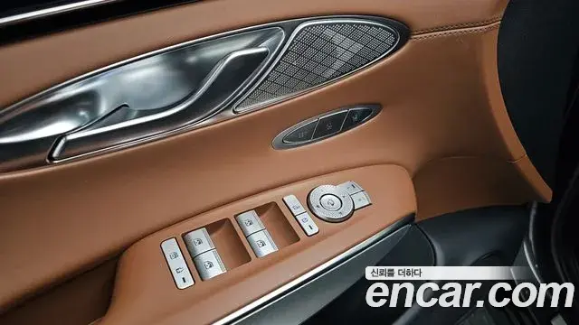 Genesis GV70 2021 — Photo 8/33
