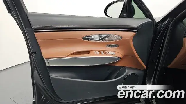 Genesis GV70 2021 — Photo 29/33