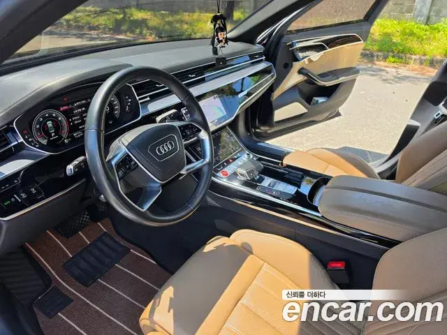 Audi A8 2021 — ფოტო 15/20