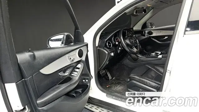 Mercedes-Benz GLC-Class 2018 — ფოტო 13/20