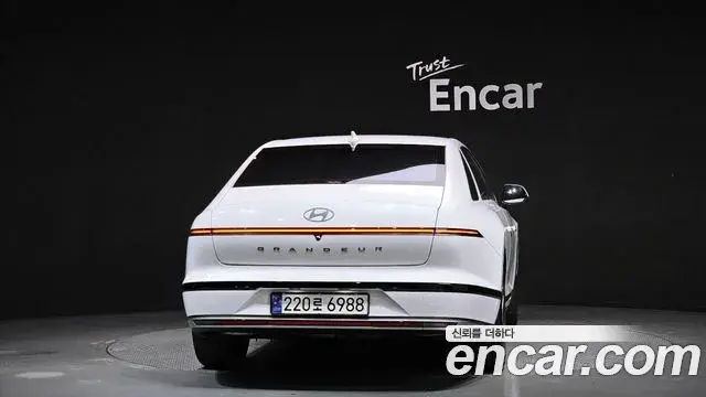 Hyundai Grandeur Hybrid 2023 — Photo 24/32
