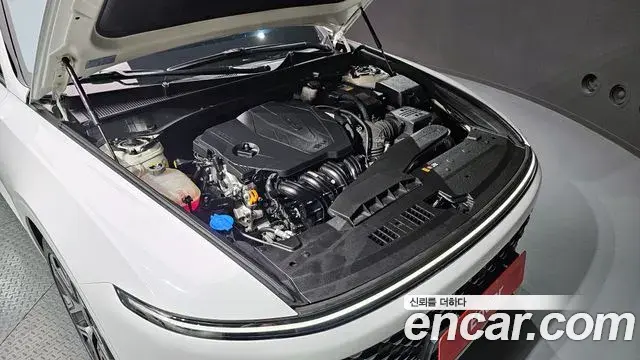 Hyundai Grandeur Hybrid 2023 — Photo 25/32
