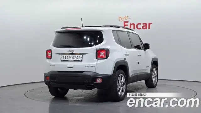 Jeep Renegade 2019 — ფოტო 17/35