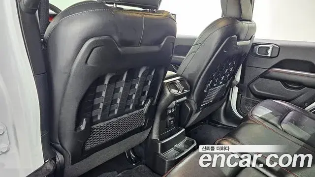 Jeep Wrangler 2021 — Şəkil 28/30