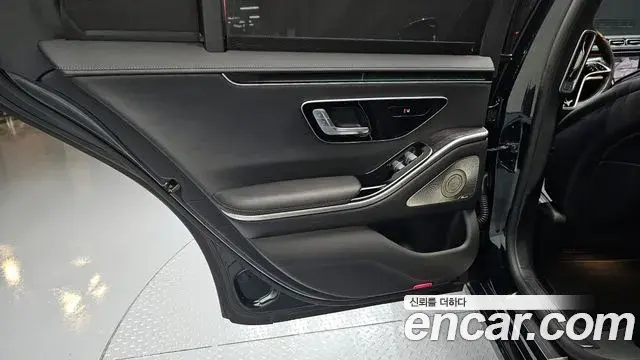 Mercedes-Benz S-Class 2021 — Photo 14/33