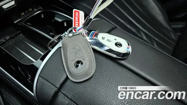 Mercedes-Benz S-Class 2021 — Photo 28/33