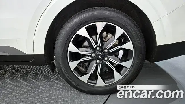 Kia Carnival 2020 — ფოტო 29/31
