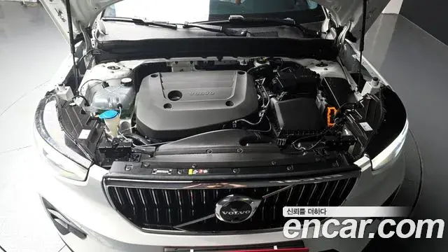 Volvo XC40 2023 — Photo 30/31