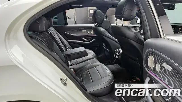 Mercedes-Benz E-Class 2022 — Фото 11/20