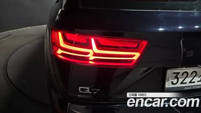 Audi Q7 2019 — ფოტო 21/30