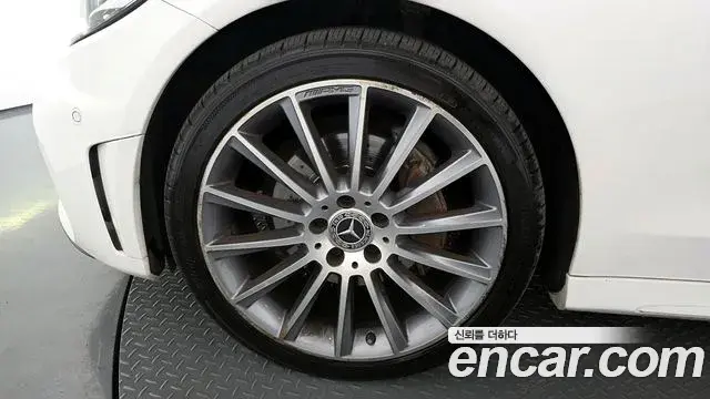 Mercedes-Benz C-Class 2019 — Şəkil 19/20