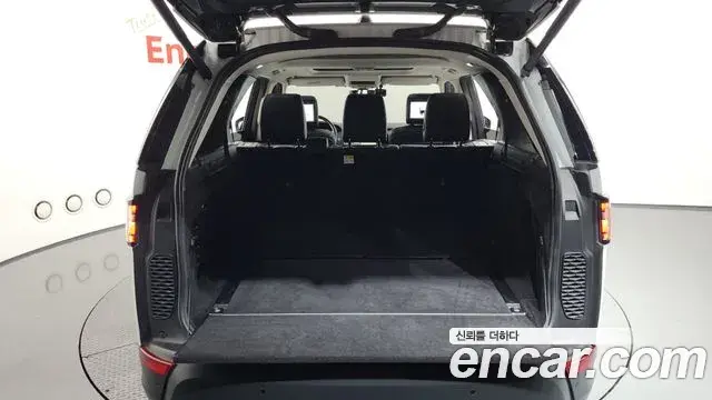 Land Rover Discovery 5 2018 — ფოტო 30/38
