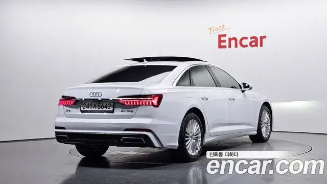 Audi A6 2020 — ფოტო 21/33