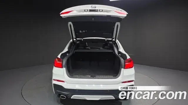 BMW X4 2018 — Şəkil 8/20