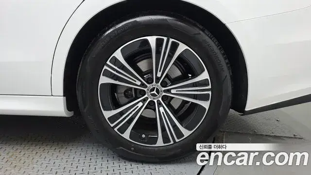 Mercedes-Benz E-Class 2025 — ფოტო 22/33