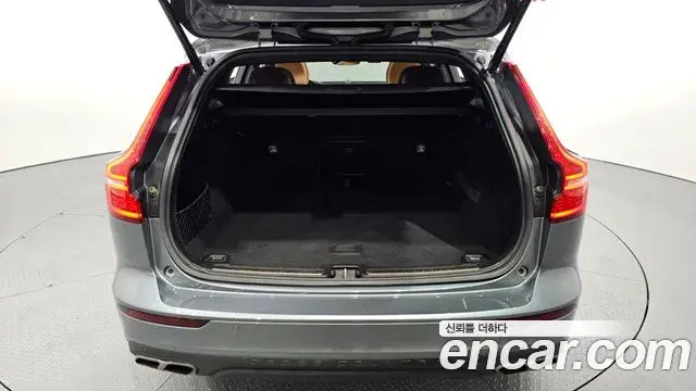 Volvo V60 Cross Country 2020 — ფოტო 13/31