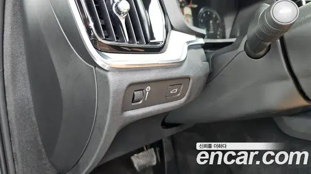 Volvo V60 Cross Country 2020 — ფოტო 19/31
