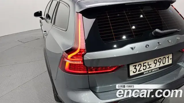 Volvo V60 Cross Country 2020 — ფოტო 22/31