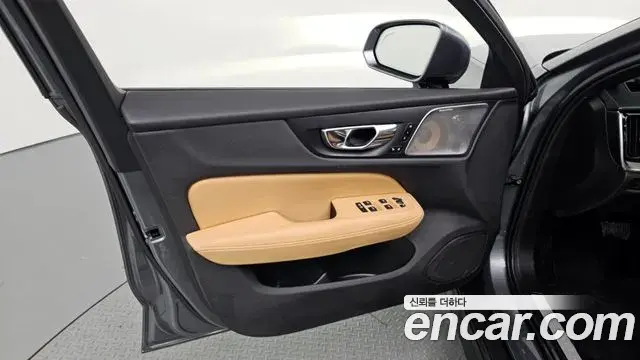Volvo V60 Cross Country 2020 — ფოტო 6/31