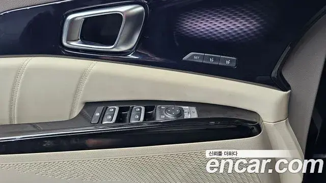 Kia Carnival 2021 — ფოტო 11/30