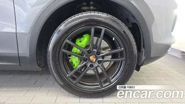 Porsche Cayenne 2019 — Photo 10/32