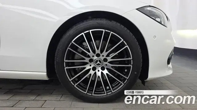 Mercedes-Benz C-Class 2024 — Şəkil 11/32