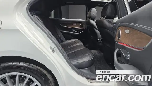 Mercedes-Benz E-Class 2022 — Фото 10/20
