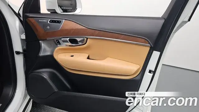 Volvo XC90 2018 — ფოტო 5/31