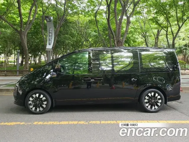 Hyundai Staria 2025 — Şəkil 16/16