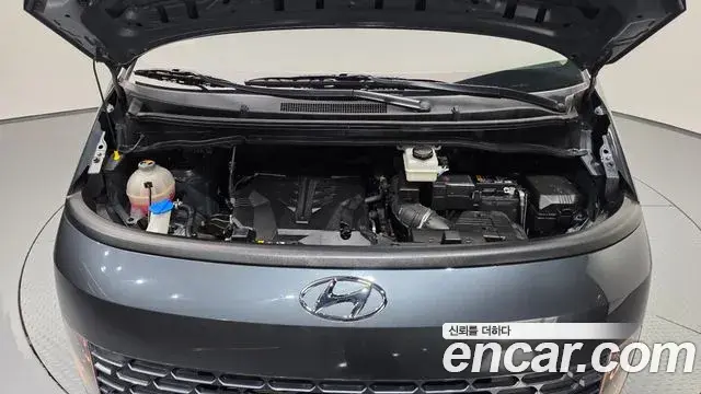 Hyundai Staria 2023 — Photo 18/32
