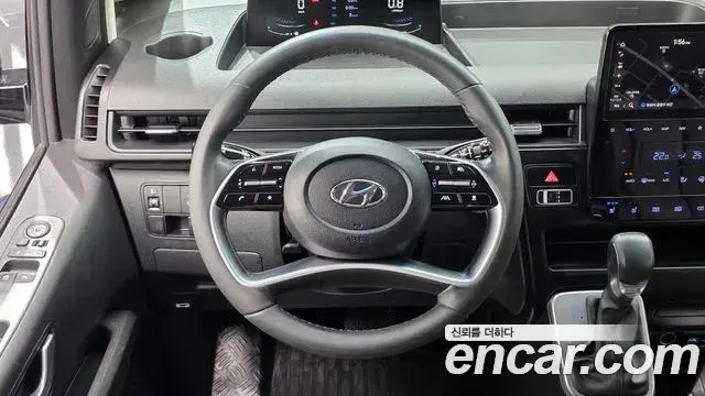 Hyundai Staria 2023 — Photo 32/32