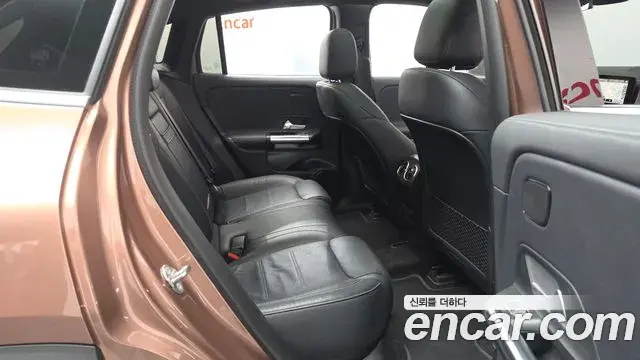 Mercedes-Benz EQA 2022 — Photo 17/33
