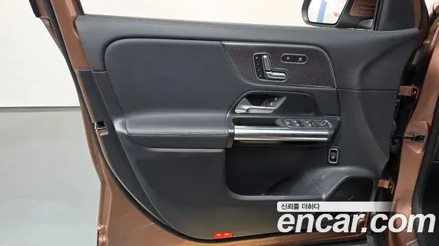 Mercedes-Benz EQA 2022 — Photo 6/33