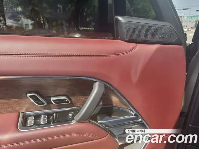 Land Rover Range Rover 2023 — Photo 8/20